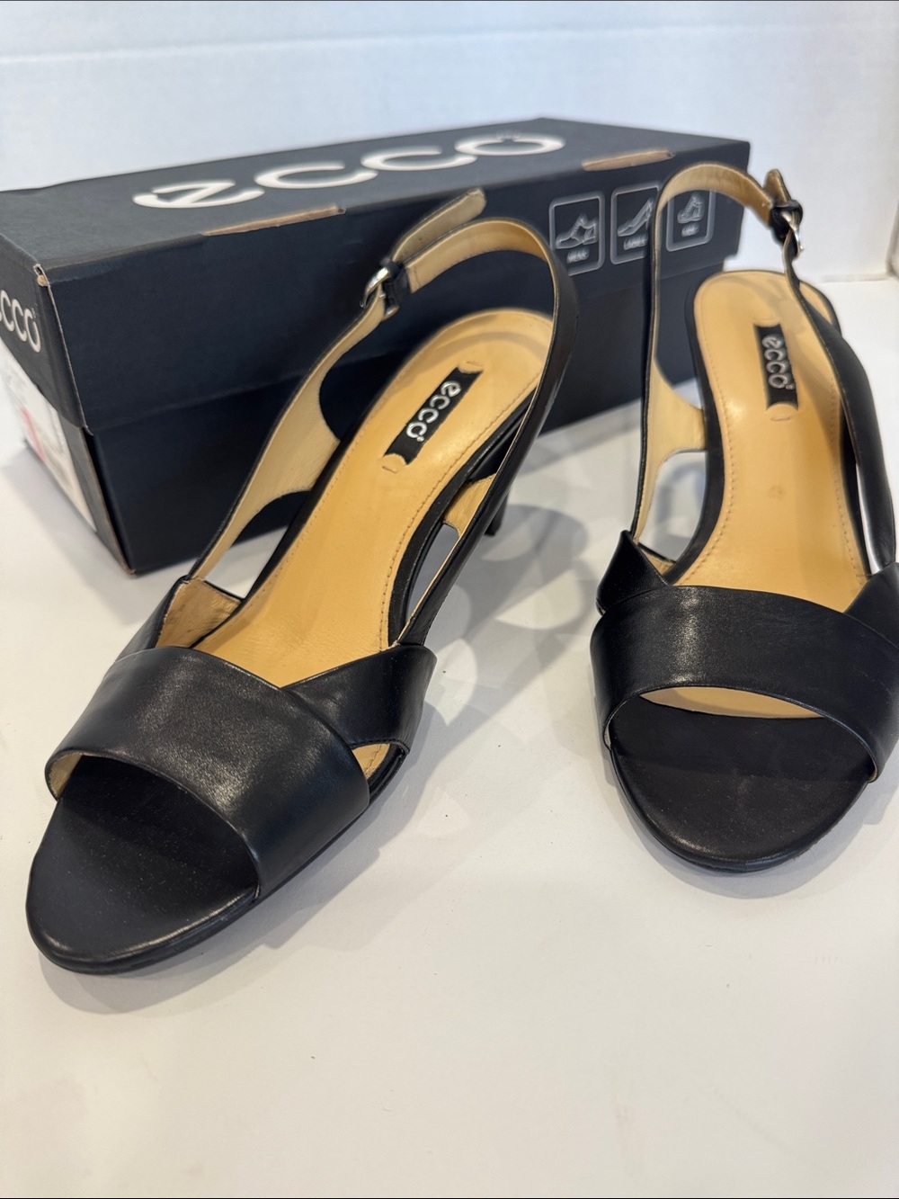 ECCO  NWT Black Leather Slingback Open-Toe Sandals size 39 (8.5)